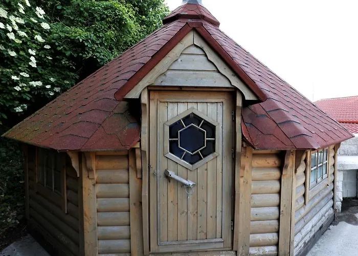 Idila Pod Nanosom アパート Senožeče